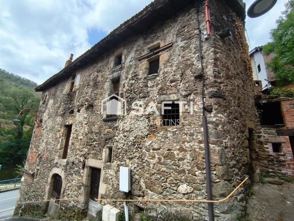 Maison du XVIIe siècle face au Lot