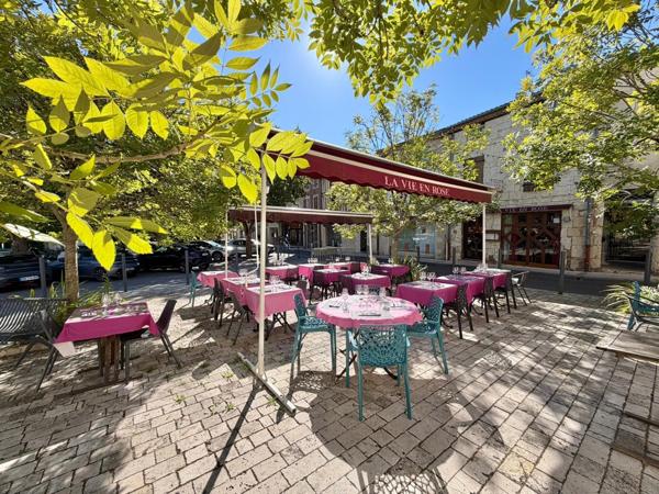 IMMEUBLE CENTRE VILLE AVEC RESTAURANT ET APPARTEMENT