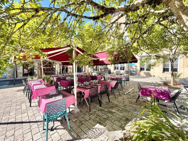 IMMEUBLE CENTRE VILLE AVEC RESTAURANT ET APPARTEMENT