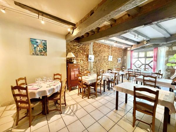 IMMEUBLE CENTRE VILLE AVEC RESTAURANT ET APPARTEMENT