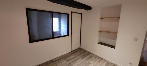 Ribérac (24600) Dordogne secteur Ribérac maison en location rapport 800 € mois centre maison 4 chambres et petite cour de 30