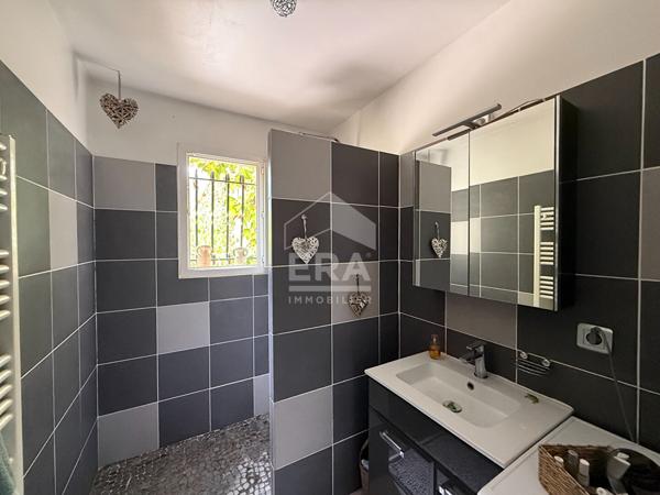 A VENDRE  83470 SAINT MAXIMIN LA  SAINTE BAUME MAISON TYPE 3 DE PLAIN PIED 82 M² DOUBLE GARAGE SUR UN TERRAIN DE 850M² ENVIRON
