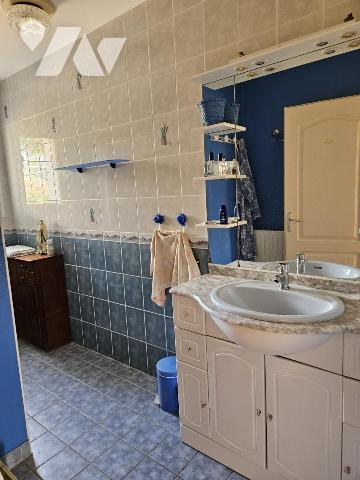 Maison avec belle terrasse vue Ria