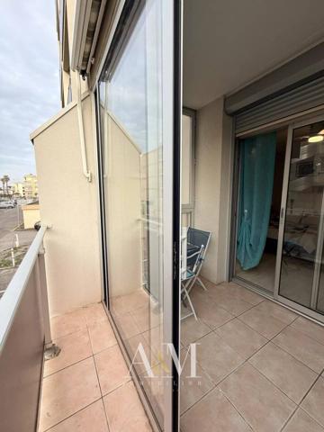 Studio meublé + loggia et balcon face à la cure