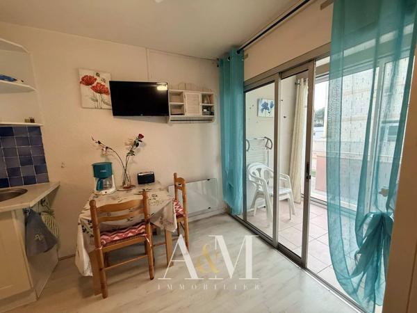 Studio meublé + loggia et balcon face à la cure
