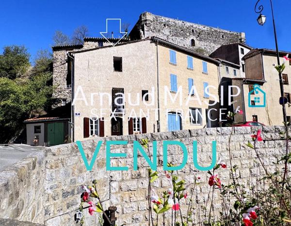 CHARMANTE MAISON 3 CH AVEC VUE MAGNIFIQUE - EMPLACEMENT DE PREMIER ORDRE