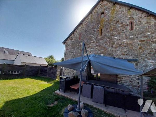 VITRE. Proche centre, dans bâtiment en pierres, maison entièrement rénovée de 105 m2 Hab. compo...