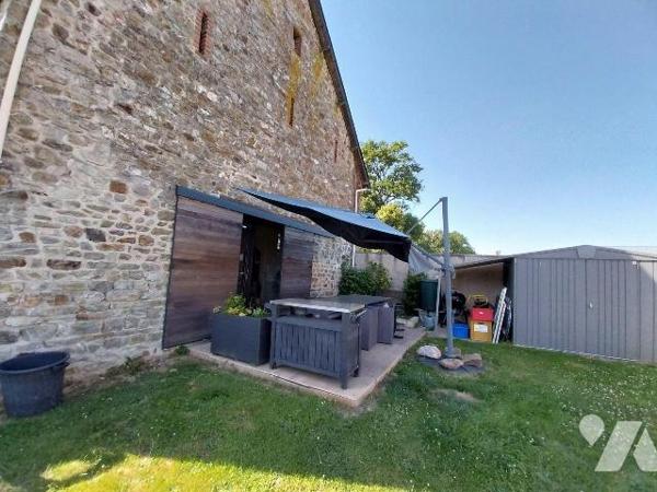 VITRE. Proche centre, dans bâtiment en pierres, maison entièrement rénovée de 105 m2 Hab. compo...