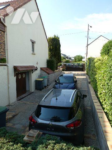 MONDEVILLE Proche commodités et transports