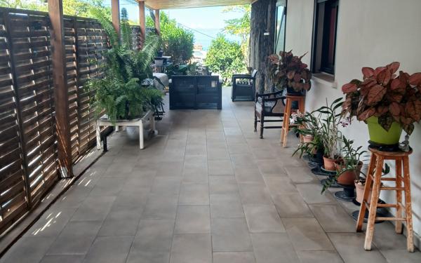 Maison à vendre    3 pièces • 98 m2 Saint-Leu