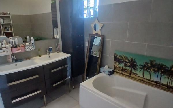 Maison à vendre    3 pièces • 98 m2 Saint-Leu
