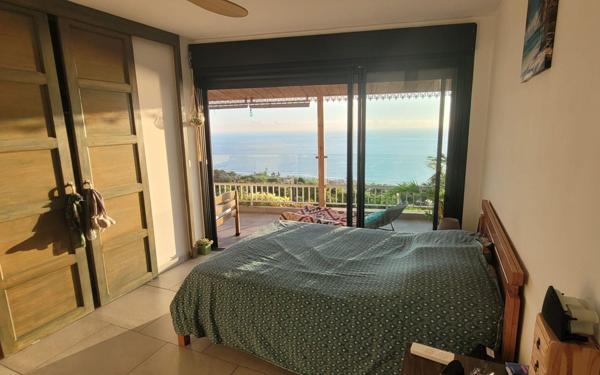 Maison à vendre    3 pièces • 98 m2 Saint-Leu