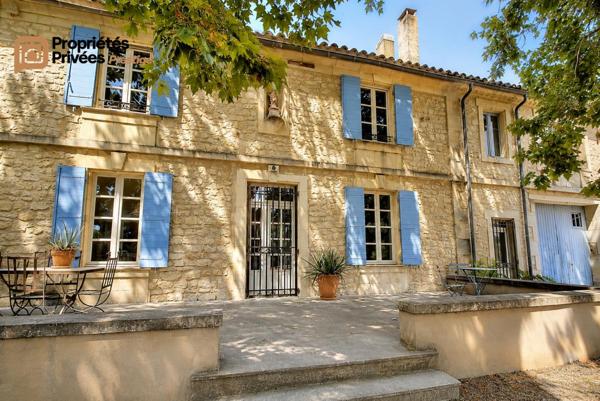 TARASCON  EN EXCLUSIVITÉ  Exceptionnel mas en pierre rénové de 364 m² habitables, offrant près de 1294 m² bâtis sur un terrain clos de 9 420 m²