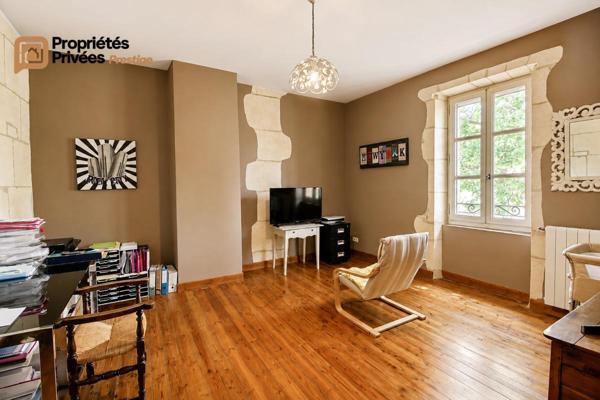 TARASCON  EN EXCLUSIVITÉ  Exceptionnel mas en pierre rénové de 364 m² habitables, offrant près de 1294 m² bâtis sur un terrain clos de 9 420 m²