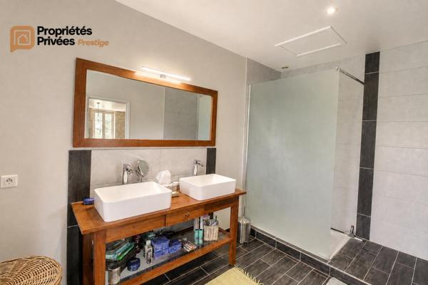 TARASCON  EN EXCLUSIVITÉ  Exceptionnel mas en pierre rénové de 364 m² habitables, offrant près de 1294 m² bâtis sur un terrain clos de 9 420 m²