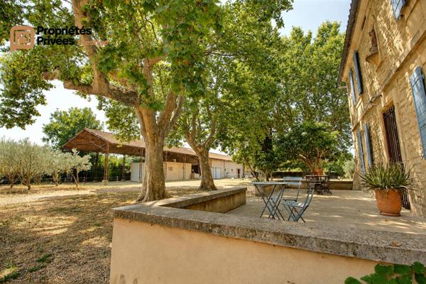 TARASCON  EN EXCLUSIVITÉ  Exceptionnel mas en pierre rénové de 364 m² habitables, offrant près de 1294 m² bâtis sur un terrain clos de 9 420 m²