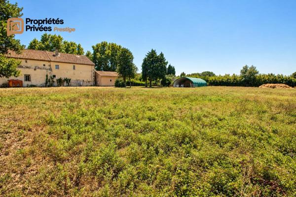 TARASCON  EN EXCLUSIVITÉ  Exceptionnel mas en pierre rénové de 364 m² habitables, offrant près de 1294 m² bâtis sur un terrain clos de 9 420 m²