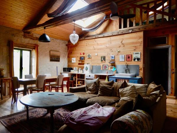 Maison de caractère du XIX ème siècle sur la commune de Champcevinel à 3 km environ du centre de PERIGUEUX.