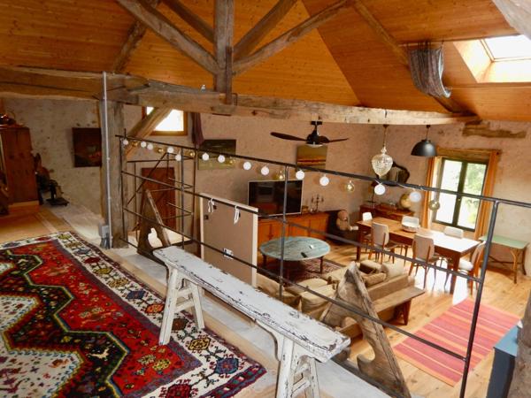 Maison de caractère du XIX ème siècle sur la commune de Champcevinel à 3 km environ du centre de PERIGUEUX.