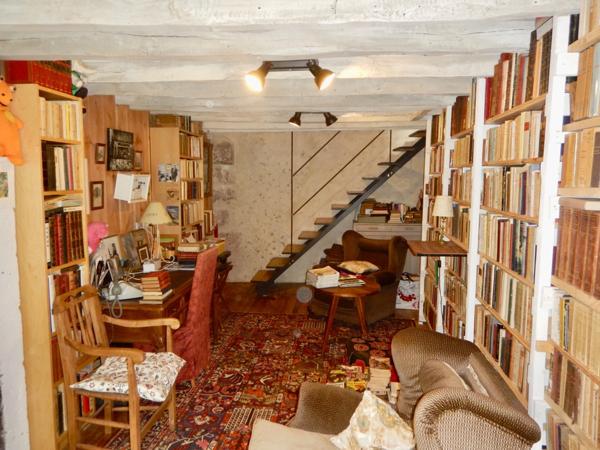 Maison de caractère du XIX ème siècle sur la commune de Champcevinel à 3 km environ du centre de PERIGUEUX.