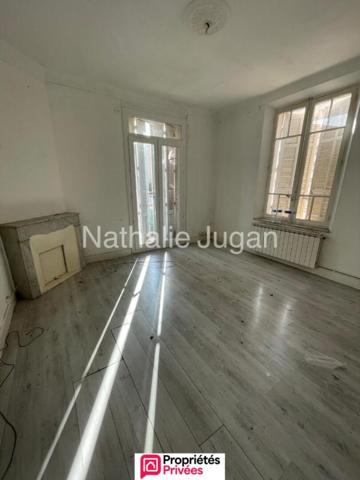 Vente TOULON Ouest - Maison de caractère à rénover de 205 m2 sur 318 m2 de terrain - Garage