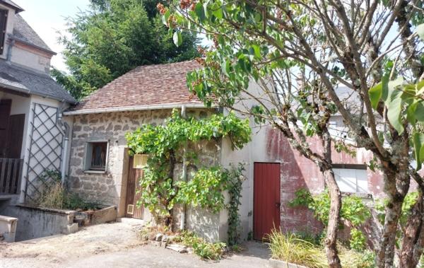 Vente Maison de village Au calme à rafraîchir Saint-silvain-bas-le-roc   