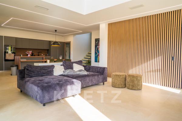 Villa contemporaine avec vue dégagée