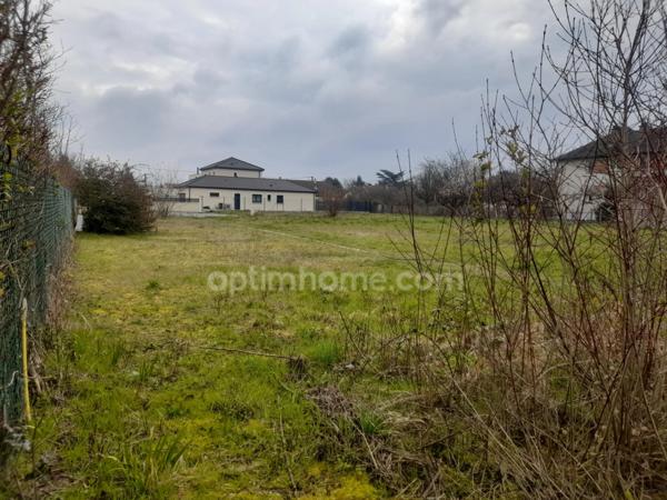 Terrain à saisir à Amiily -806,00 m² de potentiel