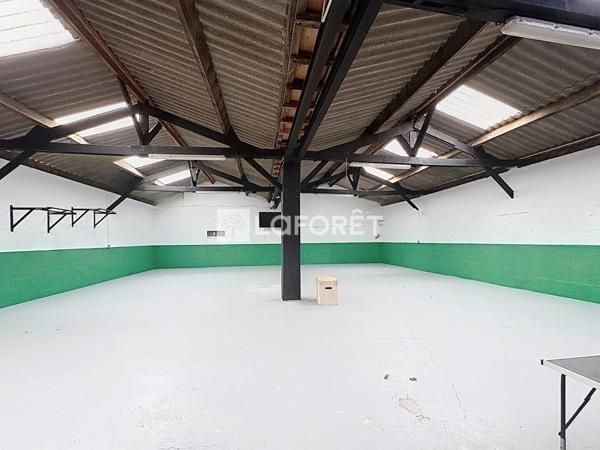 Location local commercial près de BAILLEUL - 217 m² - 680 €/mois