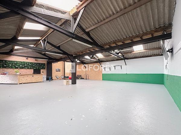 Location local commercial près de BAILLEUL - 217 m² - 680 €/mois