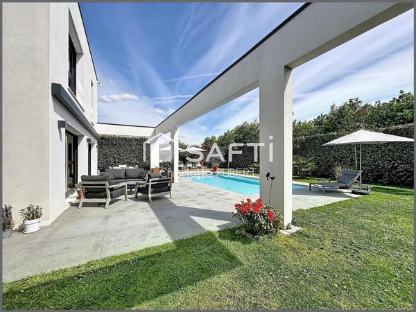 Maison contemporaine avec des prestations haut de gamme.