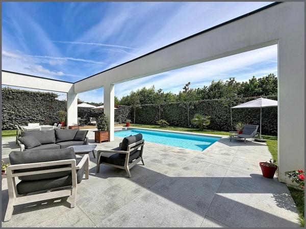 Maison contemporaine avec des prestations haut de gamme.