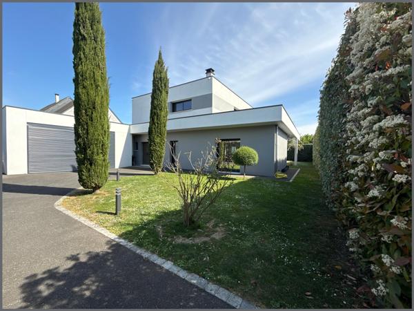 Maison contemporaine avec des prestations haut de gamme.