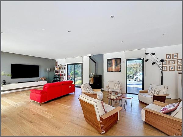 Maison contemporaine avec des prestations haut de gamme.