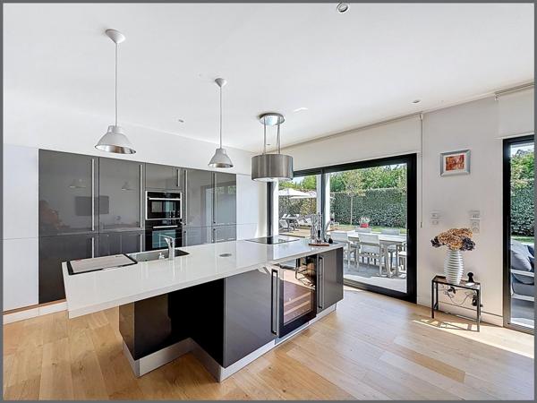 Maison contemporaine avec des prestations haut de gamme.