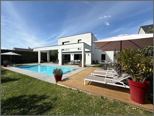 Maison contemporaine avec des prestations haut de gamme.