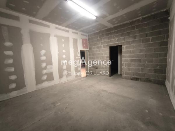 Local Commercial à CHAZE-HENRY, 49420 - 2 pièces 145m²