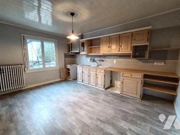 SAINTE MENEHOULD - RUE DROUET
Une maison d'habitation de 244m² avec jardin clos sur l'arrière