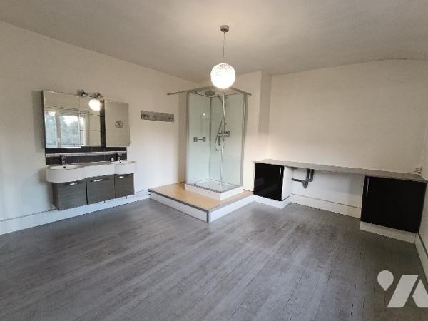 SAINTE MENEHOULD - RUE DROUET
Une maison d'habitation de 244m² avec jardin clos sur l'arrière