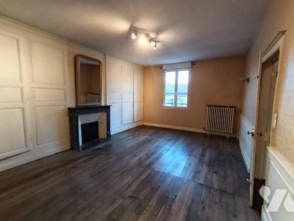 SAINTE MENEHOULD - RUE DROUET
Une maison d'habitation de 244m² avec jardin clos sur l'arrière