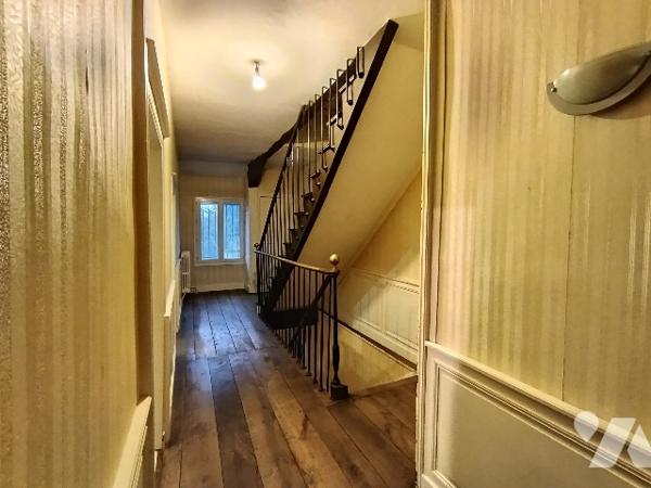 SAINTE MENEHOULD - RUE DROUET
Une maison d'habitation de 244m² avec jardin clos sur l'arrière