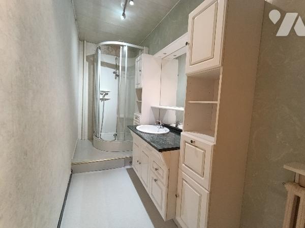 SAINTE MENEHOULD - RUE DROUET
Une maison d'habitation de 244m² avec jardin clos sur l'arrière