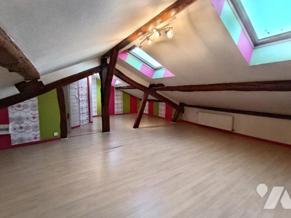 SAINTE MENEHOULD - RUE DROUET
Une maison d'habitation de 244m² avec jardin clos sur l'arrière