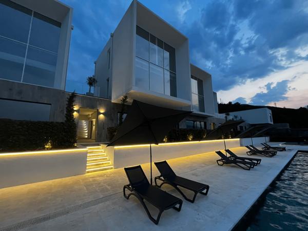 Location Saisonnière au  Monténégro- Villa exclusive surplombant les bouches de Kotor, un écrin de quiétude et de raffinement