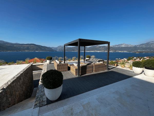 Location Saisonnière au  Monténégro- Villa exclusive surplombant les bouches de Kotor, un écrin de quiétude et de raffinement