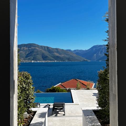 Location Saisonnière au  Monténégro- Villa exclusive surplombant les bouches de Kotor, un écrin de quiétude et de raffinement