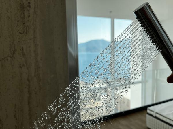 Location Saisonnière au  Monténégro- Villa exclusive surplombant les bouches de Kotor, un écrin de quiétude et de raffinement