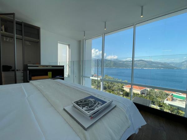 Location Saisonnière au  Monténégro- Villa exclusive surplombant les bouches de Kotor, un écrin de quiétude et de raffinement