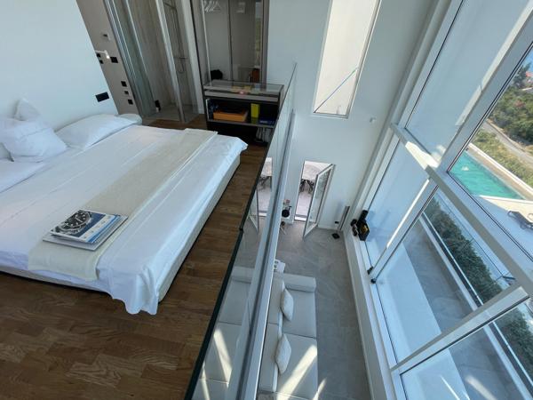 Location Saisonnière au  Monténégro- Villa exclusive surplombant les bouches de Kotor, un écrin de quiétude et de raffinement