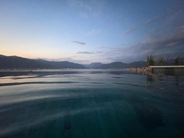 Location Saisonnière au  Monténégro- Villa exclusive surplombant les bouches de Kotor, un écrin de quiétude et de raffinement